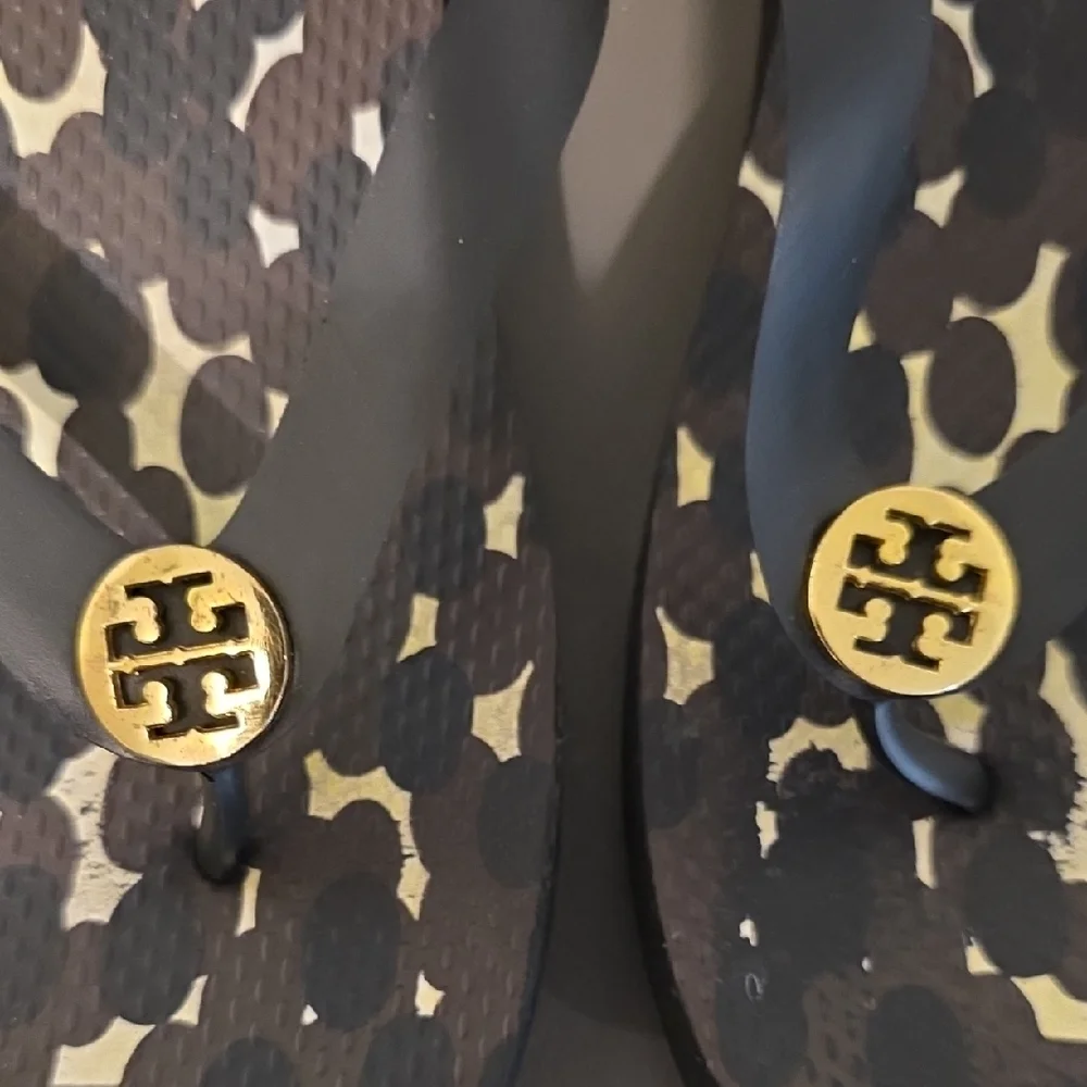 Tory Burch Black, Brown & Cream Leopard-Print Logo Flip Flop - Picture 3 of 6
